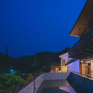 轮奸大奶骚货在线视频
